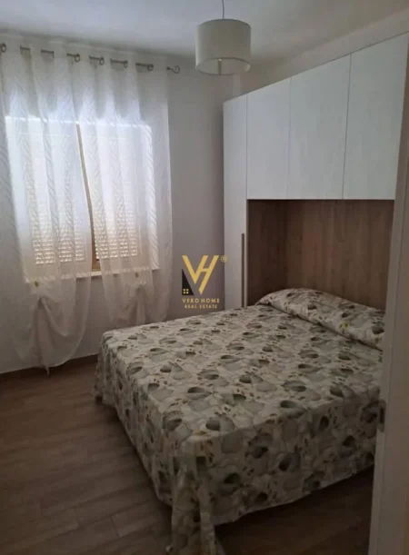 Tirane, jepet me qera apartament 2+1+Ballkon Kati 2, 110 m² 1.200 € (LIQENI ARTIFICIAL)
