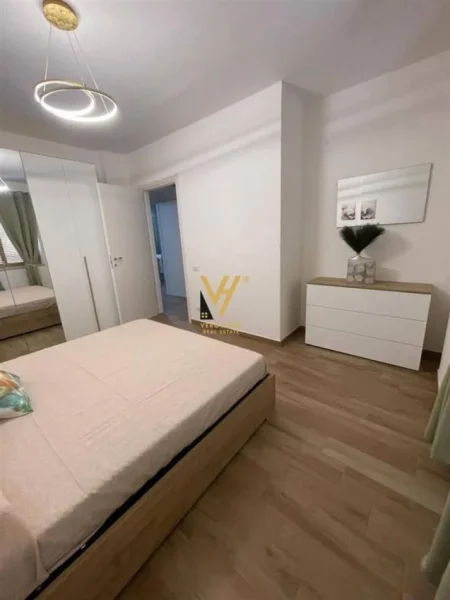 Tirane, jepet me qera apartament 2+1+Ballkon Kati 2, 110 m² 1.200 € (LIQENI ARTIFICIAL)