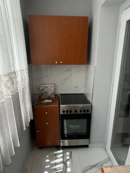 Tirane, jepet me qera apartament 1+1 Kati 1, 52 m² 550 € 