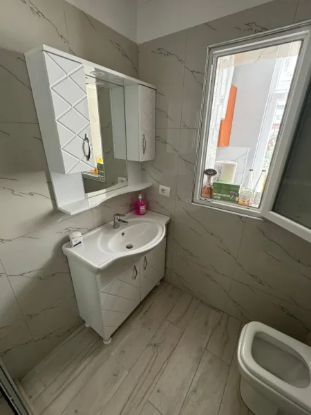 Tirane, jepet me qera apartament 1+1 Kati 1, 52 m² 550 € 