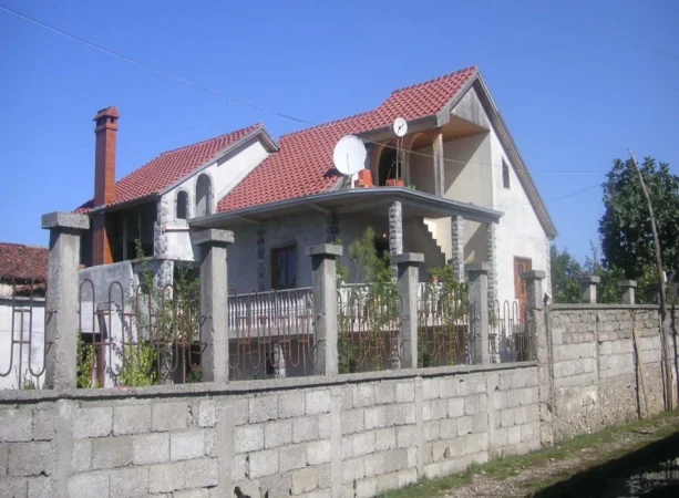 Malesi e Madhe, Shitet Truall dhe Ndertese, Cmimi Fillestar 9,280,000 Leke