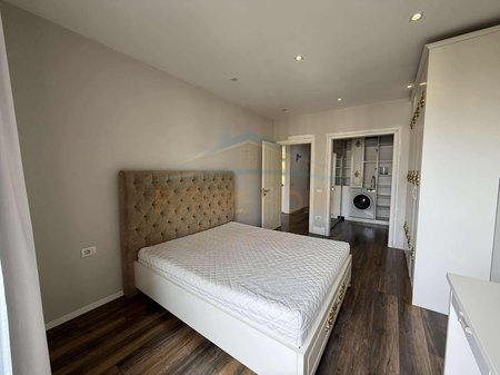Tirane, jepet me qera apartament 2+1 Kati 5, 100 m² 550 € 