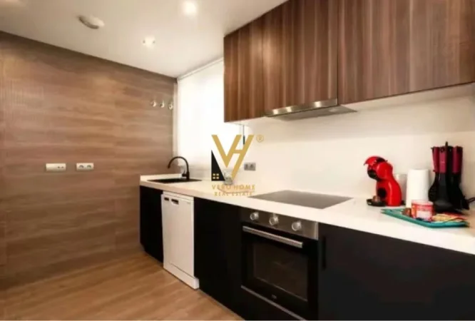 Tirane, jepet me qera apartament 2+1+Ballkon Kati 8, 110 m² 1.100 € (LIQENI ARTIFICIAL)