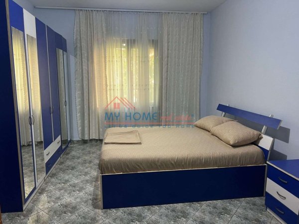 Tirane, jepet me qera apartament 2+1+Ballkon Kati 5, 120 m² 700 € (Blloku)