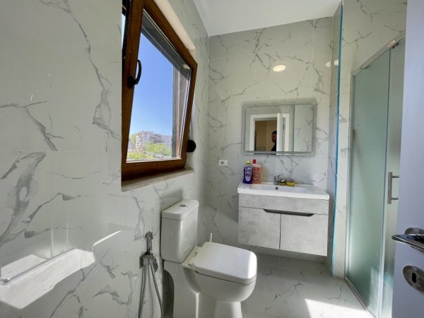 Tirane, jepet me qera apartament 1+1 Kati 1, 50 m² 500 € (Prane Credins Bank tek Ali Demi.)