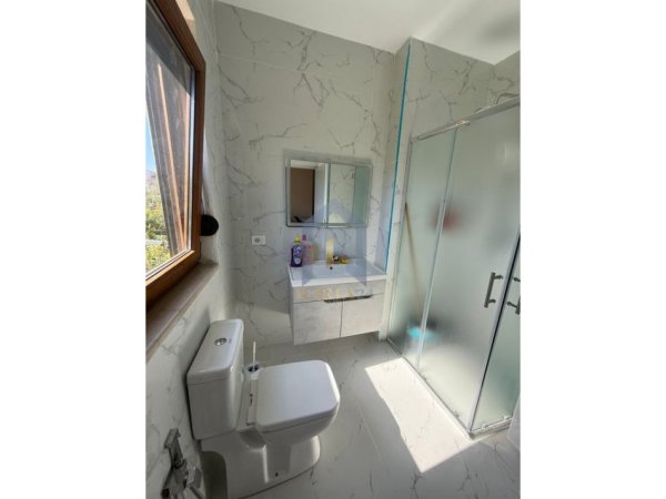 Tirane, jap me qera 1+1+Ballkon Kati 2, 60 m² 500 € (Ali Dem)