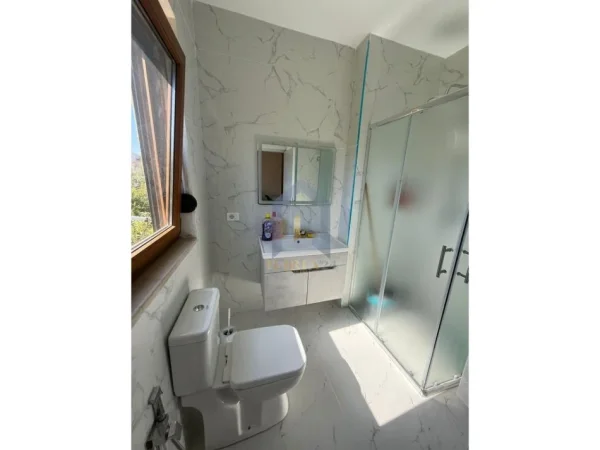 Tirane, jap me qera 1+1+Ballkon Kati 2, 60 m² 500 € (Ali Dem)