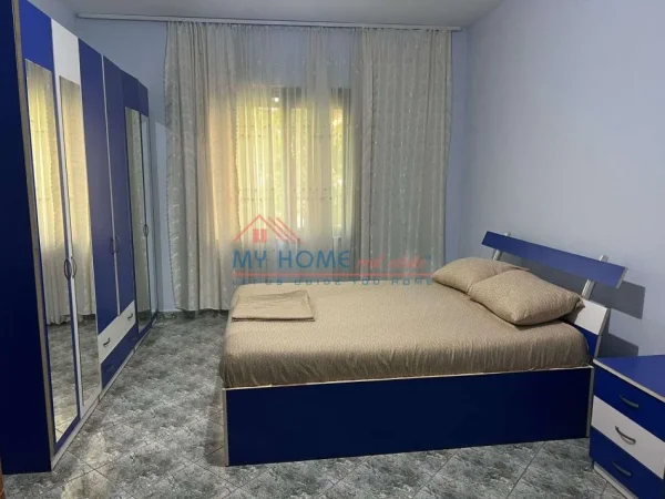 Tirane, jepet me qera apartament 2+1+Ballkon Kati 5, 120 m² 700 € (Blloku)