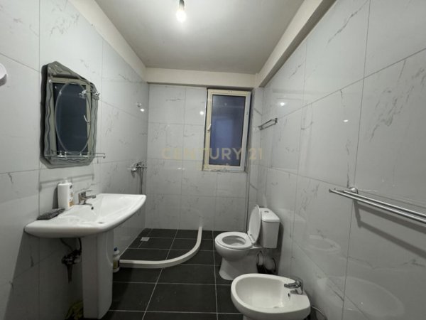 Tirane, jepet me qera apartament 2+1 Kati 4, 85 m² 400 € (Shkozë, Kompleksi Tom Doshi)