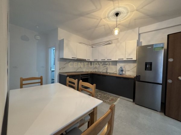 Tirane, jepet me qera apartament 2+1 Kati 4, 85 m² 400 € (Shkozë, Kompleksi Tom Doshi)