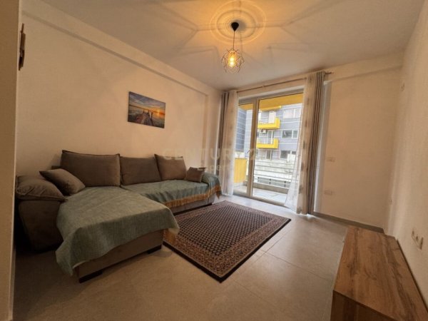 Tirane, jepet me qera apartament 2+1 Kati 4, 85 m² 400 € (Shkozë, Kompleksi Tom Doshi)