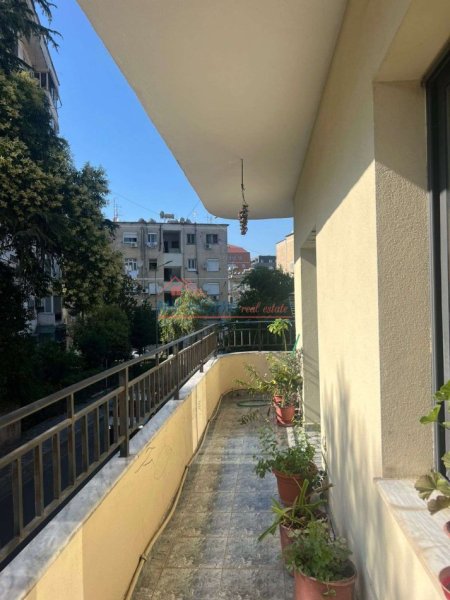 Tirane, jepet me qera apartament 2+1+Ballkon Kati 5, 120 m² 700 € (Blloku)