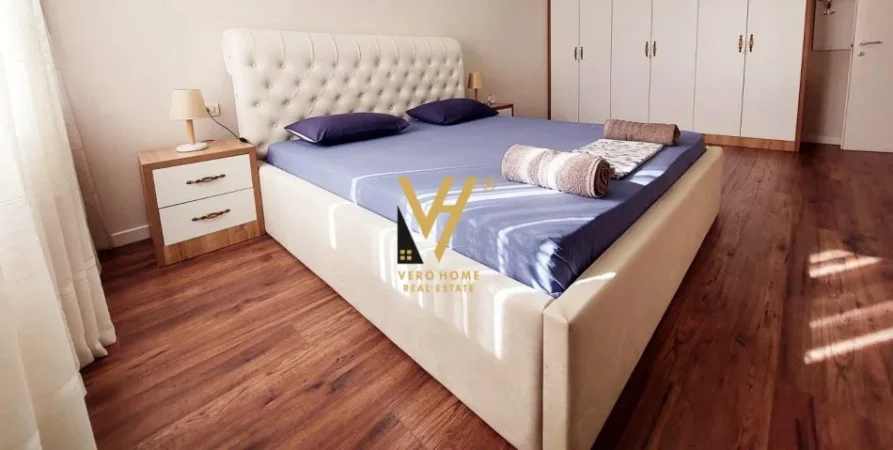 Tirane, jepet me qera apartament 2+1+Ballkon , 86 m² 650 € (SELITE)