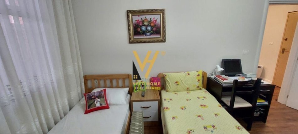 Tirane, jepet me qera apartament 2+1+Ballkon , 86 m² 650 € (SELITE)