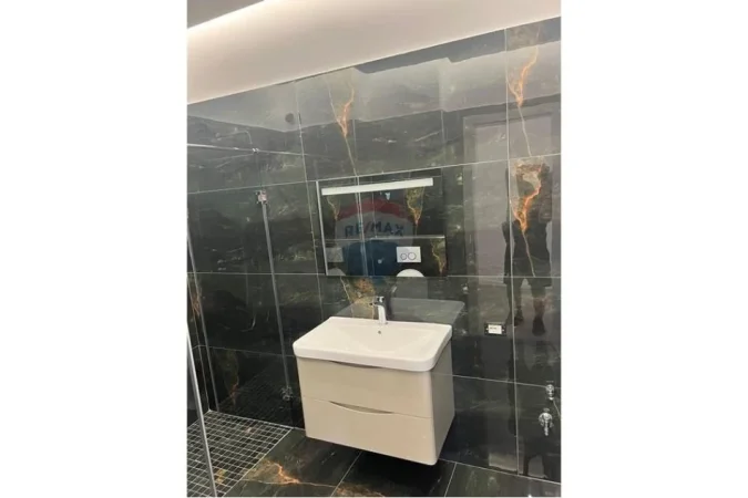 Tirane, jepet me qera apartament 2+1 , 80 m² 500 € (Prane shkolles 9 vjecare Qesarake)