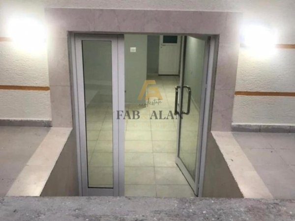 Tirane, shitet ambjent biznesi Kati -1, 31 m² 117.800 € (Perballe Ish Ekspozites)