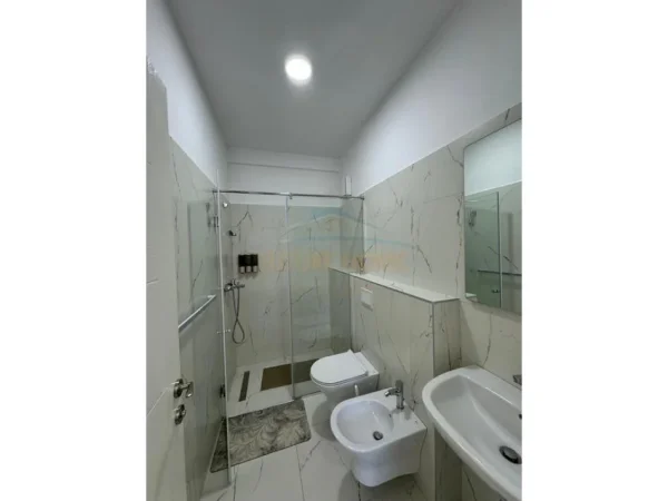 Tirane, jepet me qera apartament 2+1 Kati 3, 85 m² 600 € (Porcelan , ASL2)