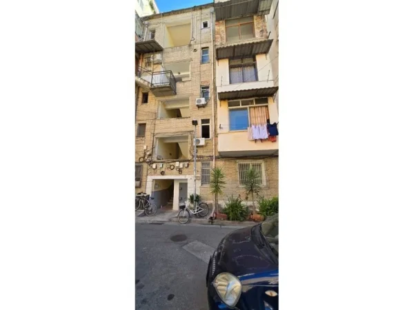 Tirane, shitet apartament 1+1 Kati 4, 59 m² 125.000 € (21 Dhjetori)