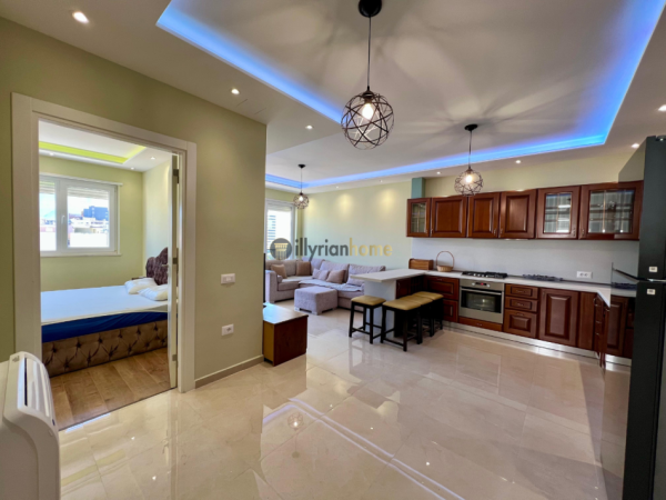 Tirane, jepet me qera apartament 2+1+Ballkon Kati 7, 115 m² 1.000 € (Piaca-Qendër)