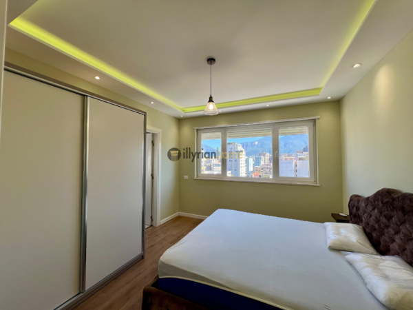 Tirane, jepet me qera apartament 2+1+Ballkon Kati 7, 115 m² 1.000 € (Piaca-Qendër)
