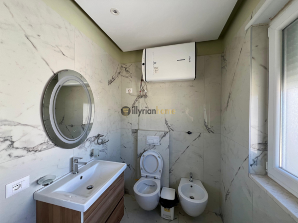 Tirane, jepet me qera apartament 2+1+Ballkon Kati 7, 115 m² 1.000 € (Piaca-Qendër)