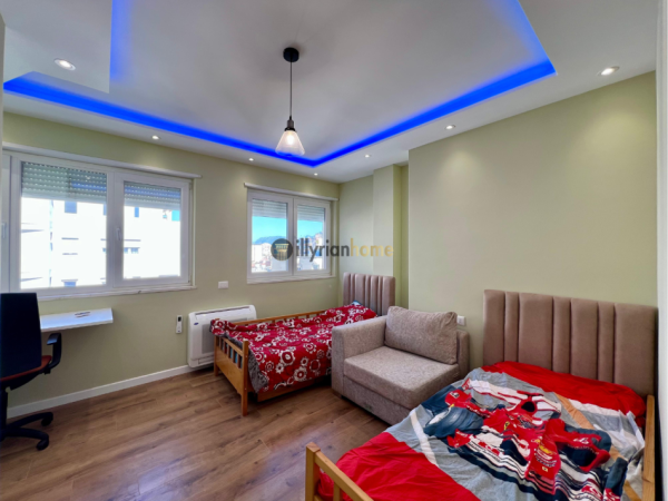 Tirane, jepet me qera apartament 2+1+Ballkon Kati 7, 115 m² 1.000 € (Piaca-Qendër)