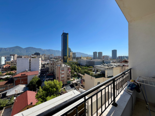 Tirane, jepet me qera apartament 2+1+Ballkon Kati 7, 115 m² 1.000 € (Piaca-Qendër)