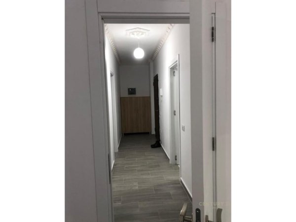 Tirane, jepet me qera apartament 2+1 Kati 5, 92 m² 500 € (Shkoze)