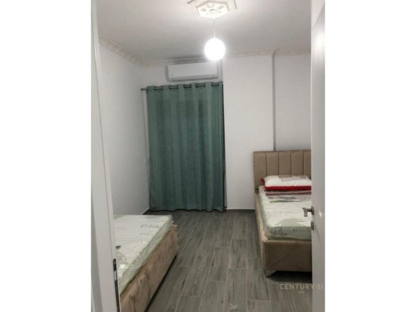 Tirane, jepet me qera apartament 2+1 Kati 5, 92 m² 500 € (Shkoze)
