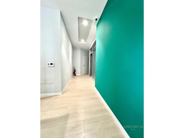 Tirane, jepet me qera ambjent biznesi Kati 1, 300 m² 3.700 € (Vasil Shanto)