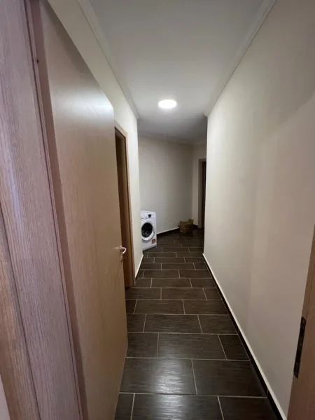 Tirane, jepet me qera apartament 2+1+Ballkon Kati 4, 118 m² 450 € (Rruga Thoma Koxhaj)