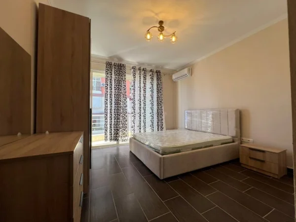 Tirane, jepet me qera apartament 2+1+Ballkon Kati 4, 118 m² 450 € (Rruga Thoma Koxhaj)