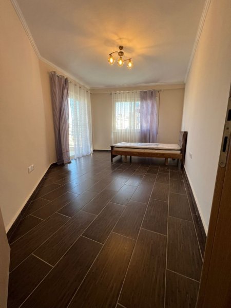 Tirane, jepet me qera apartament 2+1+Ballkon Kati 4, 118 m² 450 € (Rruga Thoma Koxhaj)
