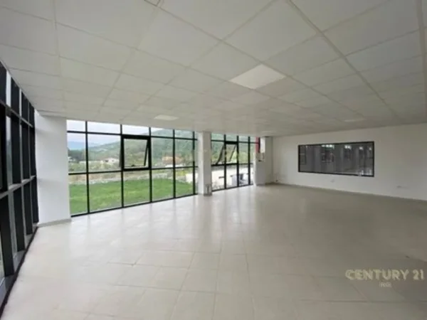 Tirane, shitet , 4.840 m² 2.500.000 € 