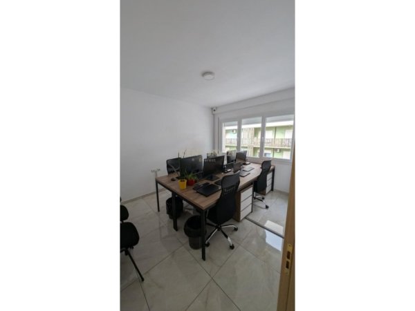 Tirane, jepet me qera zyre Kati 5, 60 m² 600 € (Zogu i Zi)