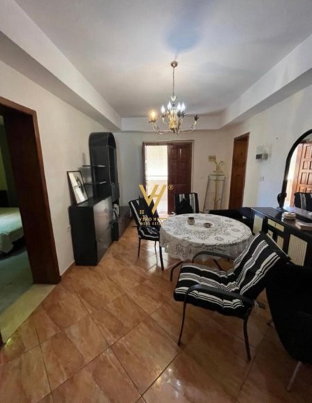 Tirane, jepet me qera apartament 3+1+Ballkon Kati 2, 140 m² 700 € (MATERNITETI I VJETER)