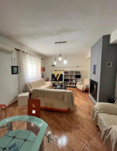 Tirane, jepet me qera apartament 3+1+Ballkon Kati 2, 140 m² 700 € (MATERNITETI I VJETER)