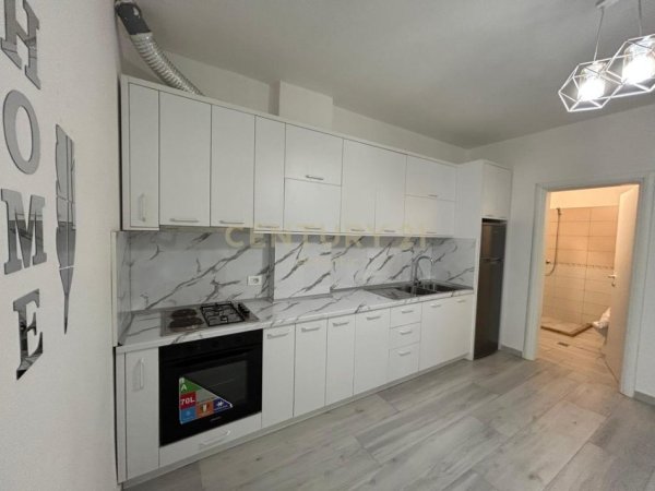 Durres, jepet me qera apartament 2+1+Ballkon Kati 1, 350 € (golem)