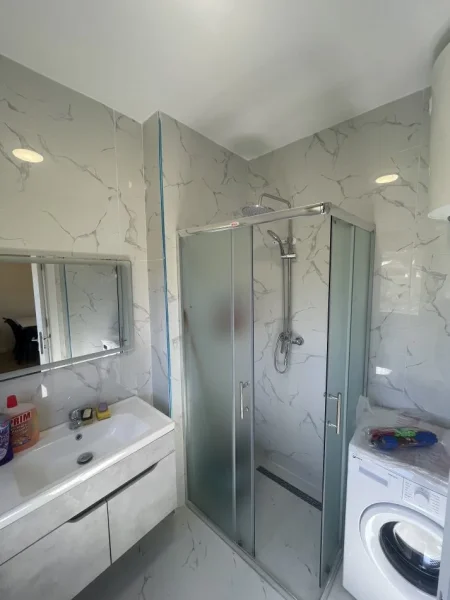 Tirane, jepet me qera apartament 1+1 Kati 1, 46 m² 500 € (Ali Demi)