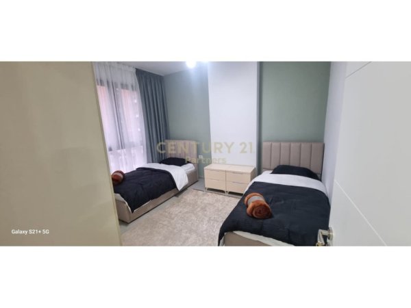 Tirane, jepet me qera apartament 2+1 Kati 1, 98 m² 650 € (Unaza e Re)