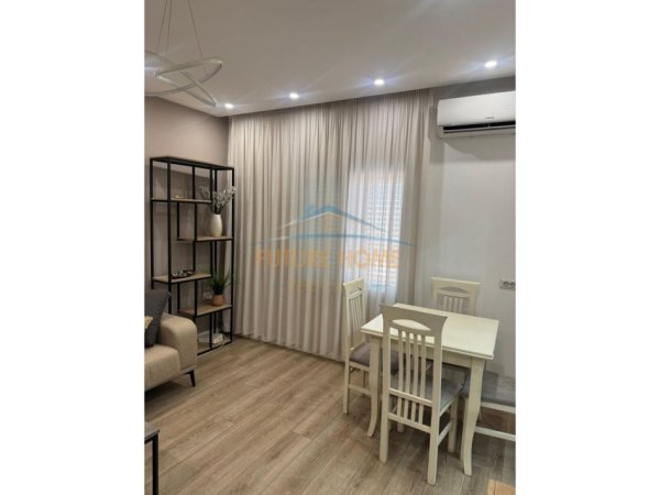 Tirane, jepet me qera apartament 1+1 Kati 3, 58 m² 600 € (Rruga Ferit Xhajko)
