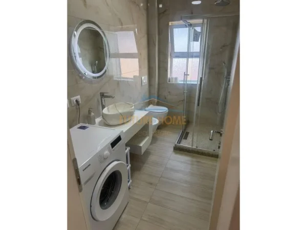 Tirane, jepet me qera apartament 1+1 Kati 3, 58 m² 600 € (Rruga Ferit Xhajko)