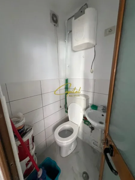 Tirane, jepet me qera ambjent biznesi Kati 0, 25 m² 400 € (RRUGA FORTUZI)