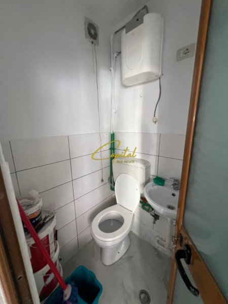 Tirane, jepet me qera ambjent biznesi Kati 0, 25 m² 400 € (RRUGA FORTUZI)