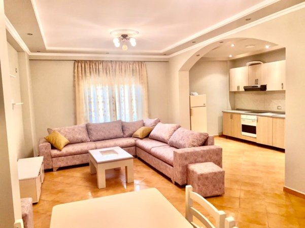 Tirane, jepet me qera apartament 2+1 Ballkon Kati 3, 96 m² 400 €