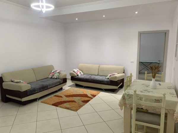 Tirane, jepet me qera apartament 2+1 Kati 5, 116 m² 600 € (Prane Bar Oslo ne Astir.)