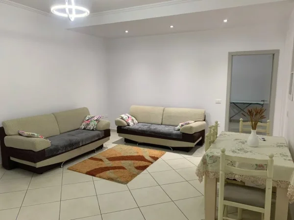 Tirane, jepet me qera apartament 2+1 Kati 5, 116 m² 600 € (Prane Bar Oslo ne Astir.)