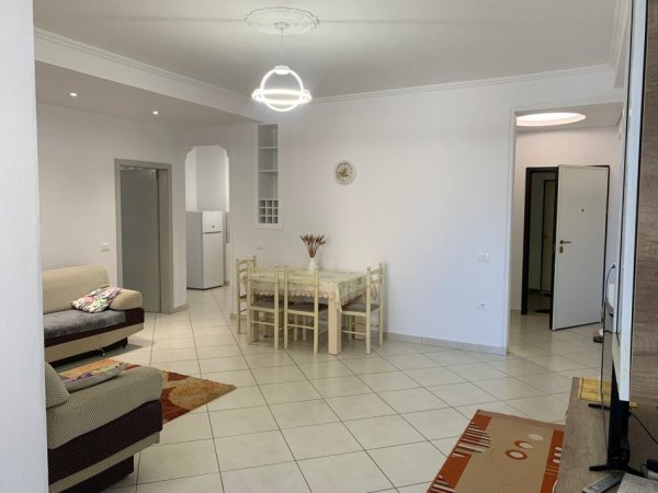 Tirane, jepet me qera apartament 2+1 Kati 5, 116 m² 600 € (Prane Bar Oslo ne Astir.)