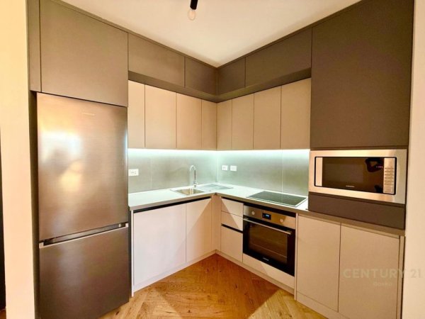 Tirane, jepet me qera apartament 1+1 Kati 7, 68 m² 1.200 € (Liqeni , Lake View)