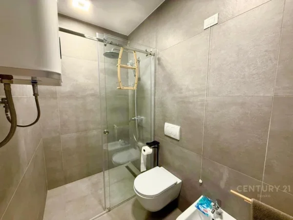 Tirane, jepet me qera apartament 1+1 Kati 7, 68 m² 1.200 € (Liqeni , Lake View)